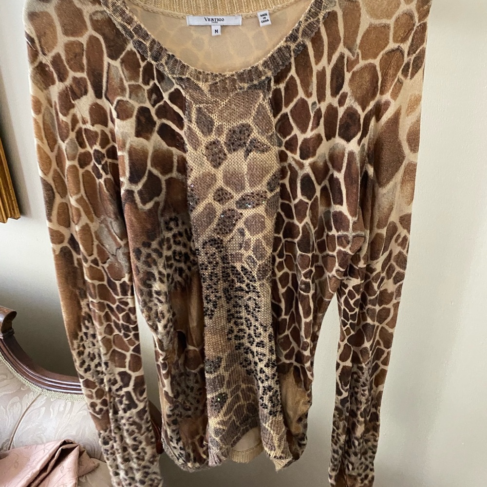 Vertigo Giraffe Print Sweater Top Size M